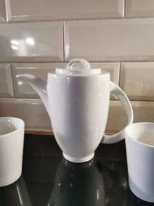 1L tea pot with 4 mugs white