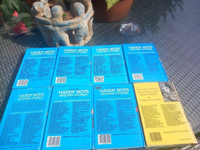 7 Hardy Boys and 1 Nancy Drew hardbacks, vintage, 80s, D18 post 8e