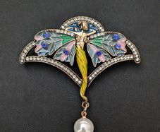 Art Nouveau Vintage Style Angel Lady Wings Fairy Pearl Brooch Pin