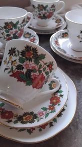 A 21piece Vintage Royal Tara Tea Set
