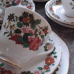 A 21piece Vintage Royal Tara Tea Set