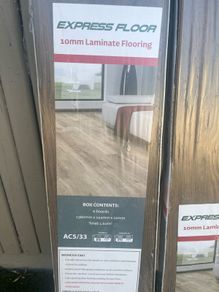 Express Floor 10mm Salvage Oak 4v 1.6sqm