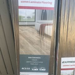 Express Floor 10mm Salvage Oak 4v 1.6sqm