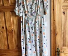 Per Una Ladies Floral cottage Core feminine Midi dress size 16 includes Postage