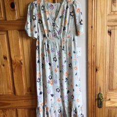 Per Una Ladies Floral cottage Core feminine Midi dress size 16 includes Postage