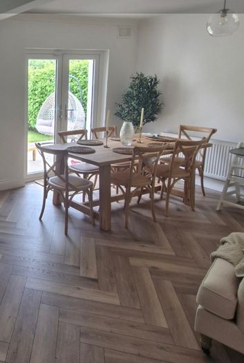 X6 Crossback Natural Kitchen Table Chairs S Alternative excellent condition hardly used Currently retailing 1014