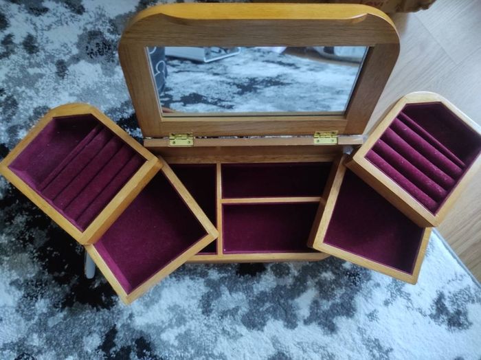 Jewellery box