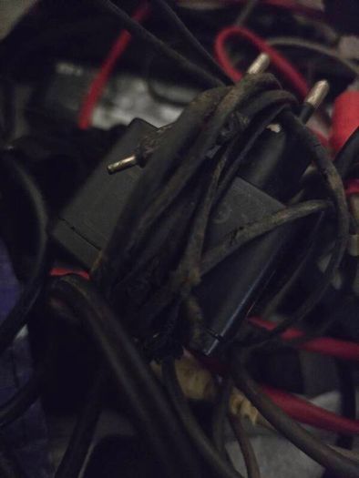 Joblot Electronics: controller, mobile + laptop chargers, laptop batteries, cables, etc
