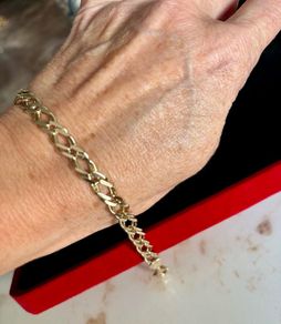 9ct solid gold bracelet