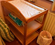 Solid wood changing unit