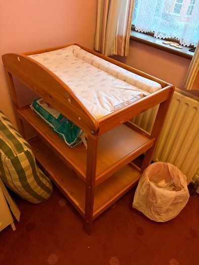 Solid wood changing unit