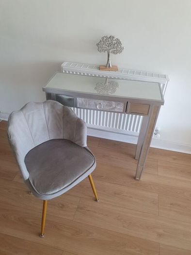 Vanity table and Shell chair