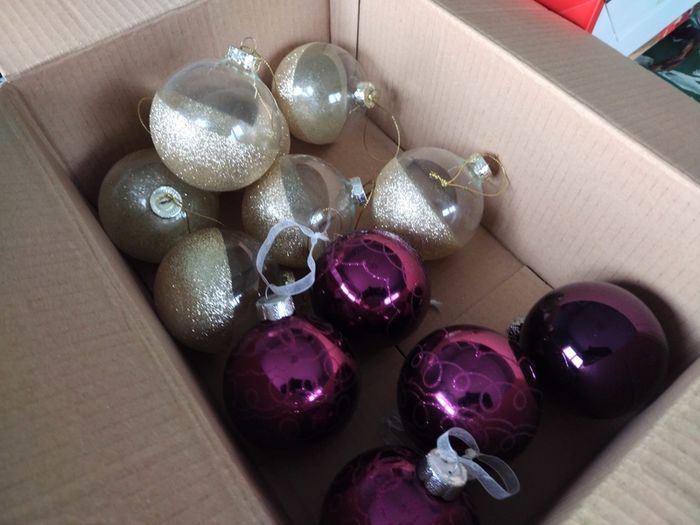 x1 Box of x12 Glass Baubles
