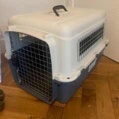Dog travel crate