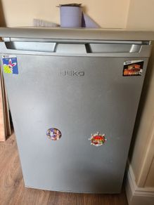 Small fridgefreezer