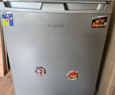 Small fridgefreezer