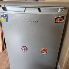 Small fridgefreezer