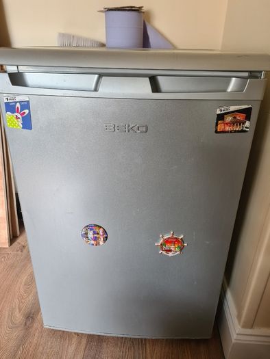 Small fridgefreezer