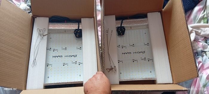 Mars Hydro Lights TS600.  (X2)