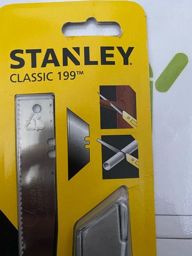 Stanley Classic 199 with wood and metal blades