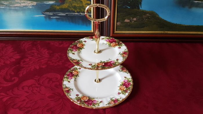17 Piece Royal Albert Old Country Roses Bone China Gold Gilt Coffee Set With Two Tier Cake Stand For 6 Person Setting Made In England