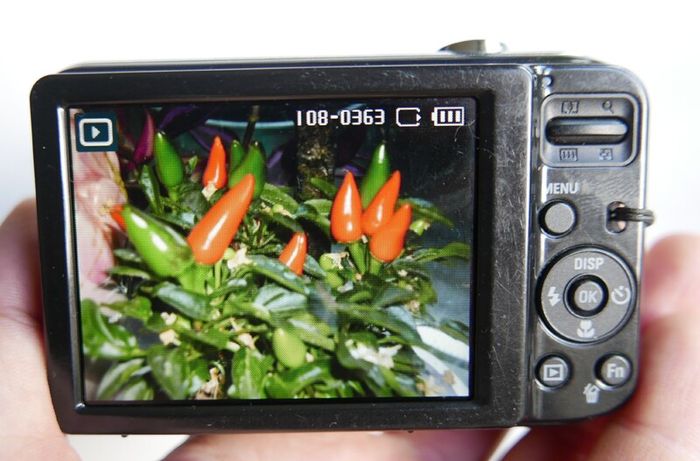 Samsung ES30 Black 12.1MP digital compact camera Tested