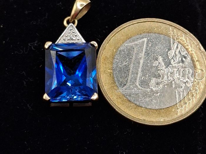 9ct blue sapphire diamond pendant