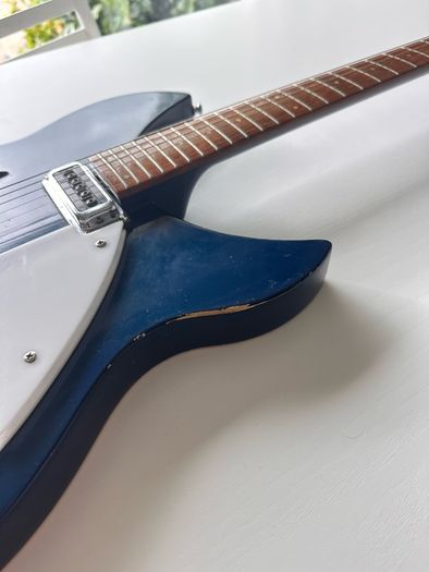 Rickenbacker 330