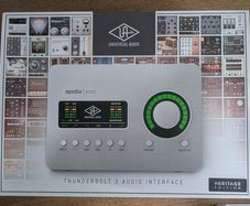 Universal Audio Apollo Solo Thunderbolt 3 Heritage Edition + Essential Plugins + Premium UAD DSP Bundle