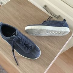 Ladies walking shoes
