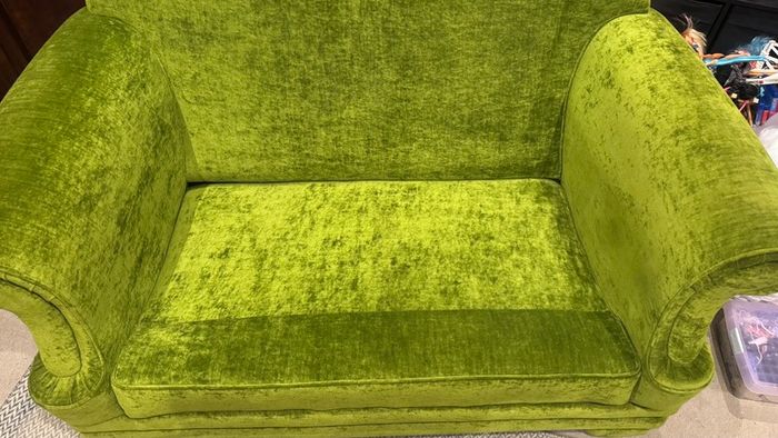 2-seater green velvet sofa