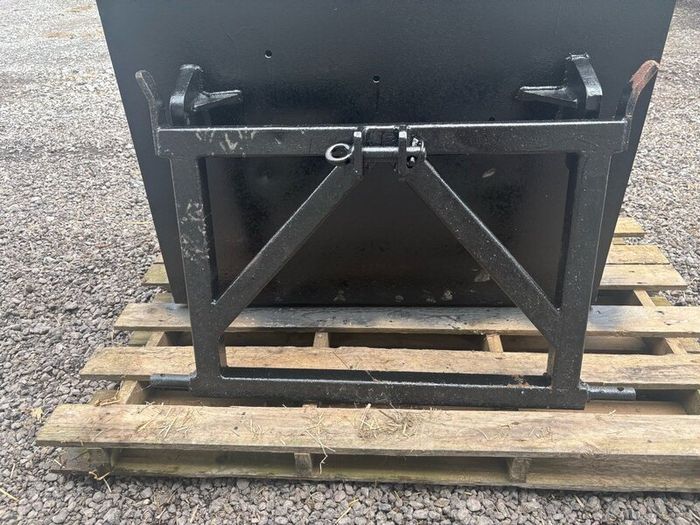 Weight box 3 point attachment