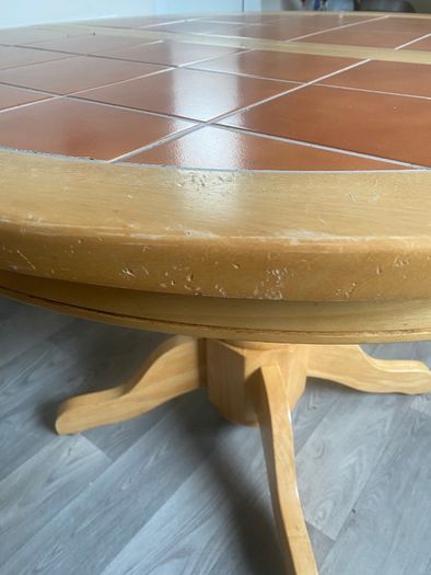 Extendable kitchen table
