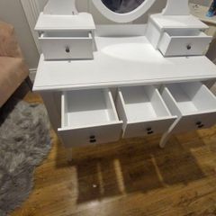 kids dressing table and stool