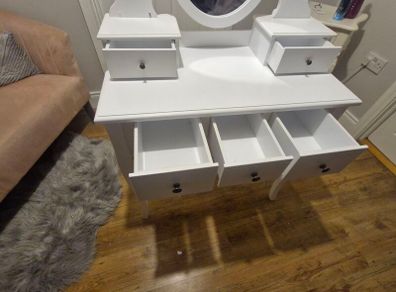 kids dressing table and stool