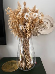 Dried flower bouquet & vase