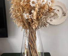 Dried flower bouquet & vase