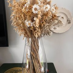 Dried flower bouquet & vase