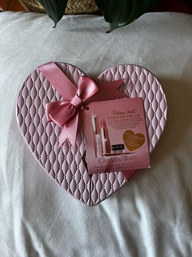 Charlotte Tilbury Pillow Talk Icons on the Go set