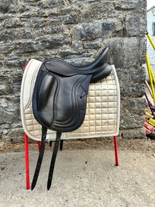 Dressage saddle