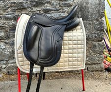 Dressage saddle