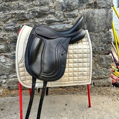 Dressage saddle