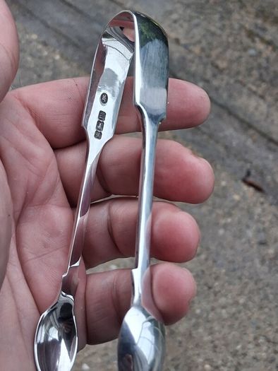 12 X John Round Fiddle Pattern Sterling Silver Teaspoons Plus Tongs (275 grams)