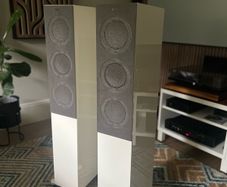 KEF R5 Floor standing speakers - piano white