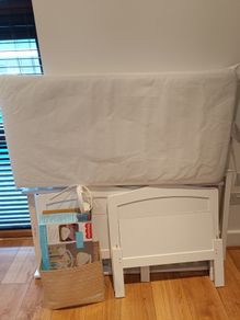 Baby cot - like new