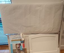 Baby cot - like new