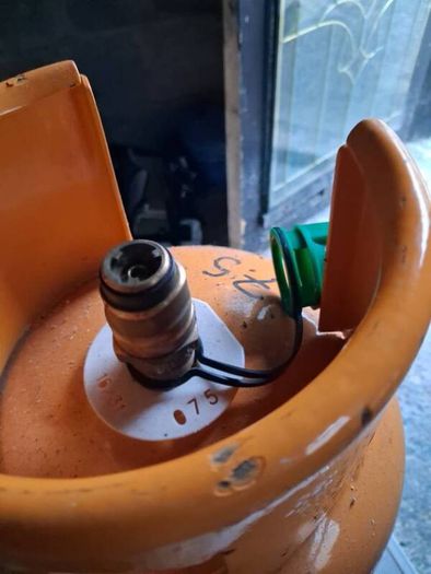 Camping gas bottles full & empty, read ad