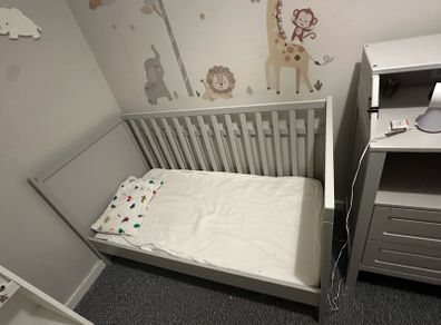 baby cot