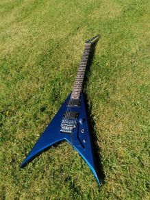 Jackson king v  blue with japan professional neck