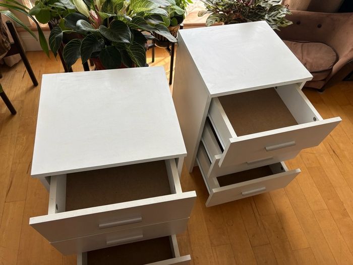 x2 Bedside lockers
